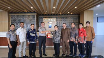 Bupati Agam Sampaikan Terima Kasih kepada Kapolda Riau atas Bantuan Penanganan Bencana