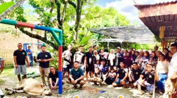 Gotong Royong Tanpa Beda Pangkat, Tendik SMA Negeri 13 Pekanbaru Sukseskan Kurban Idul Adha 1447 H