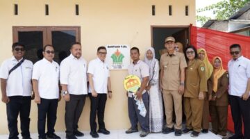 Bawa Dampak Positif Berkelanjutan, PTPN IV Regional I Serahkan Bantuan Rumah dan Jamban Sehat