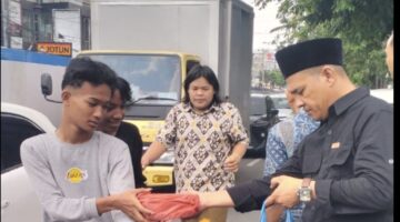 DPC Bersama PAC GRIB Jaya Medan Petisah Gelar Jumat Berkah, Bagikan 500 Nasi Kotak untuk Masyarakat