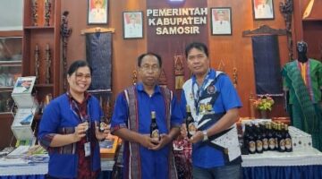 Ayok ke PRSU ! Stan Pemkab Samosir, Promosikan Produk Unggulan “Wine Mangga” yang Sudah Mendunia