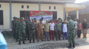 Kodim 0603/Lebak dan Warga Gotong Royong Bangun MCK Musala