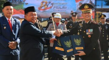 Bupati dan Wakil Bupati Takalar Hadiri Upacara HUT Bhayangkara ke-80, Serahkan Hibah Empat Bidang Tanah Untuk Penguatan Pelayanan Polri