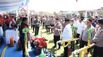 Kapolri Serahkan Bantuan Peralatan Karhutla di Riau, Ingatkan Ancaman El Niño dan Prioritaskan Pencegahan