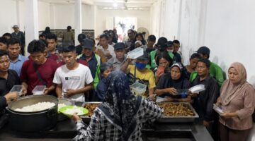 Sepiring Kepedulian dari Dapur Umum DPC GRIB Jaya Medan : Ikan Cucut Sambal Cabe Ijo Iris dan Ikan Dencis Sambalo Hangatkan Hati Masyarakat