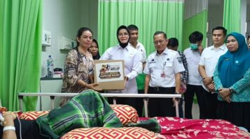 Peduli dan Rasa Empati di Korban, Dirres PPA-PPO Polda Sulsel Jenguk Siswa SMKN 5 Takalar yang Ditebas Teman