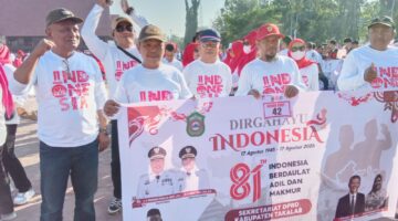 Peringati HUT ke-81 RI, Sekwan Drs. Zulkarnain, S.H. Pimpin Barisan Gerak Jalan Santai Sekretariat DPRD Takalar