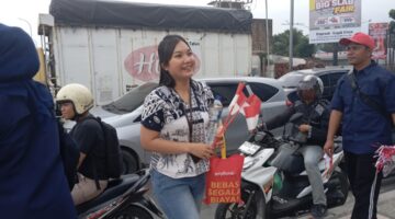 Sambut HUT ke-81 RI, AJMI dan PW Pemuda Muslimin Indonesia Sumut Bagikan Ribuan Bendera Merah Putih di Medan