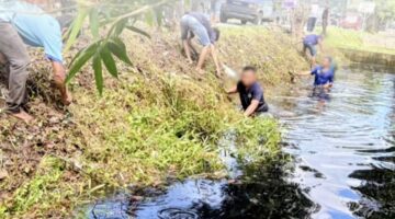 Sambut Hari Bakti Kemenimipas ke-2, Rutan Tanjung Pura Gelar Gotong Royong Cegah Risiko Banjir  ​