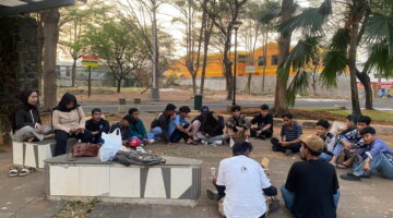 Aksi Unjuk Rasa Aliansi Mahasiswa dan Masyarakat Sipil dalam Momentum Evaluasi Dua Tahun Pemerintahan Prabowo-Gibran di Tugu Tani, Berjalan Damai